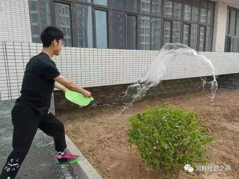 2138cn太阳集团古天乐//经济管理学院//立夏