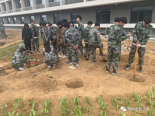 2138cn太阳集团古天乐//经济管理学院//劳动最光荣