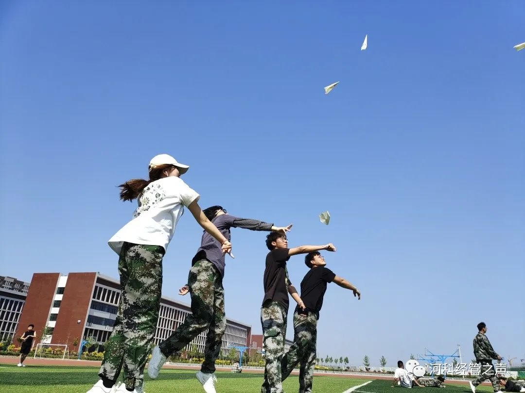 2138cn太阳集团古天乐//经济管理学院//初心向未来 青春寄语纸飞机